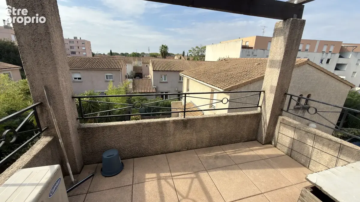 NIMES-QUARTIER DES AMOUREUX. Dans résidence sécurisée, P3 de 70 m2 avec stationnement. - photo 3