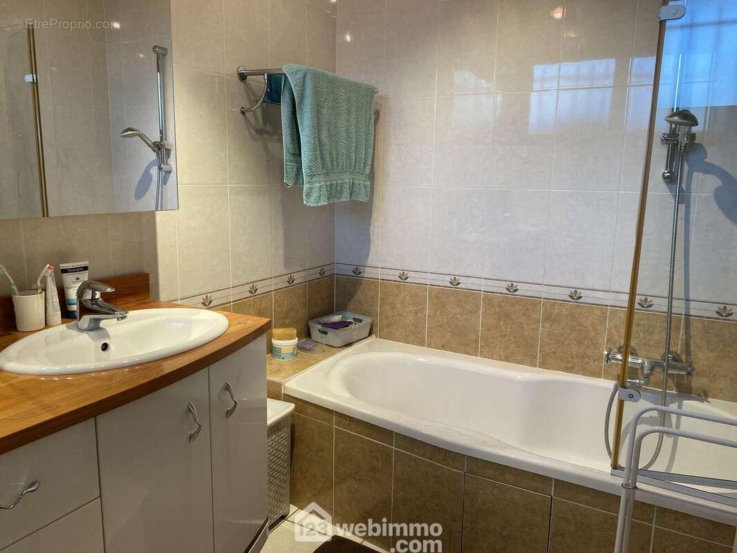 SALLE DE BAIN - Maison à LA ROCHE-SUR-YON