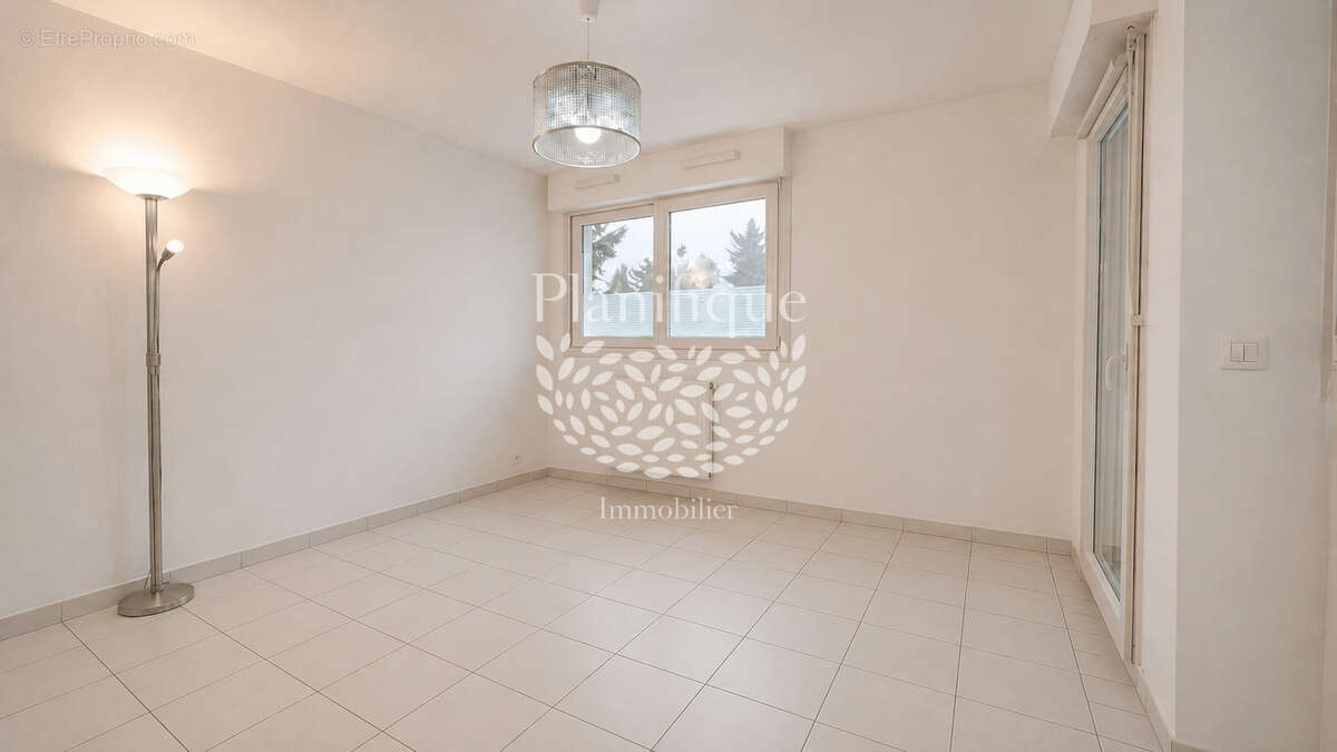 Appartement à CRUSEILLES