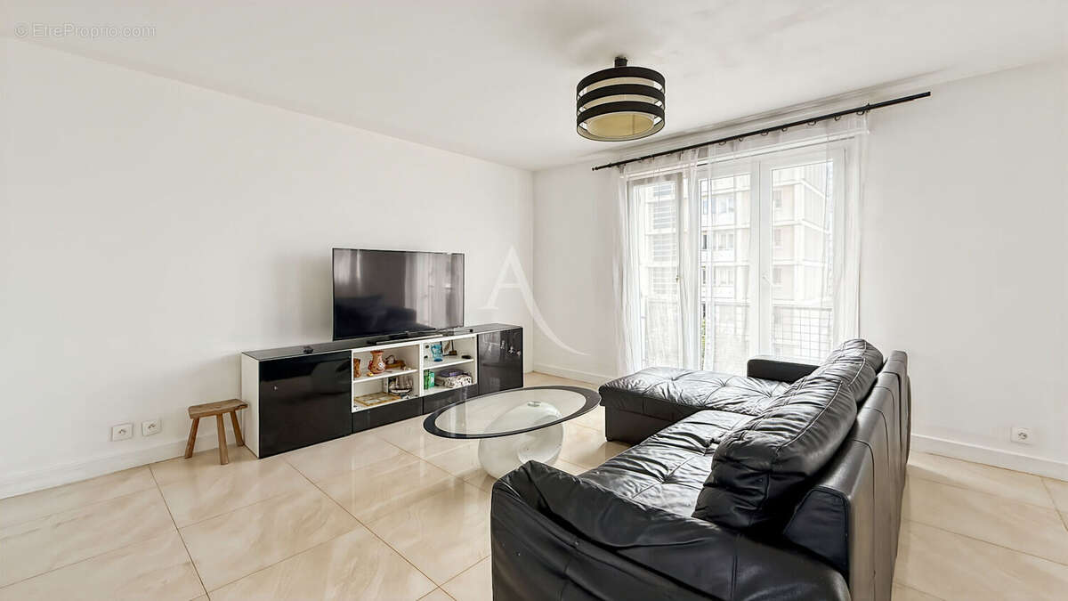 Boulogne-Billancourt Étage élevé  Appartement familial lumineux  Cave & parking résidence - photo 2