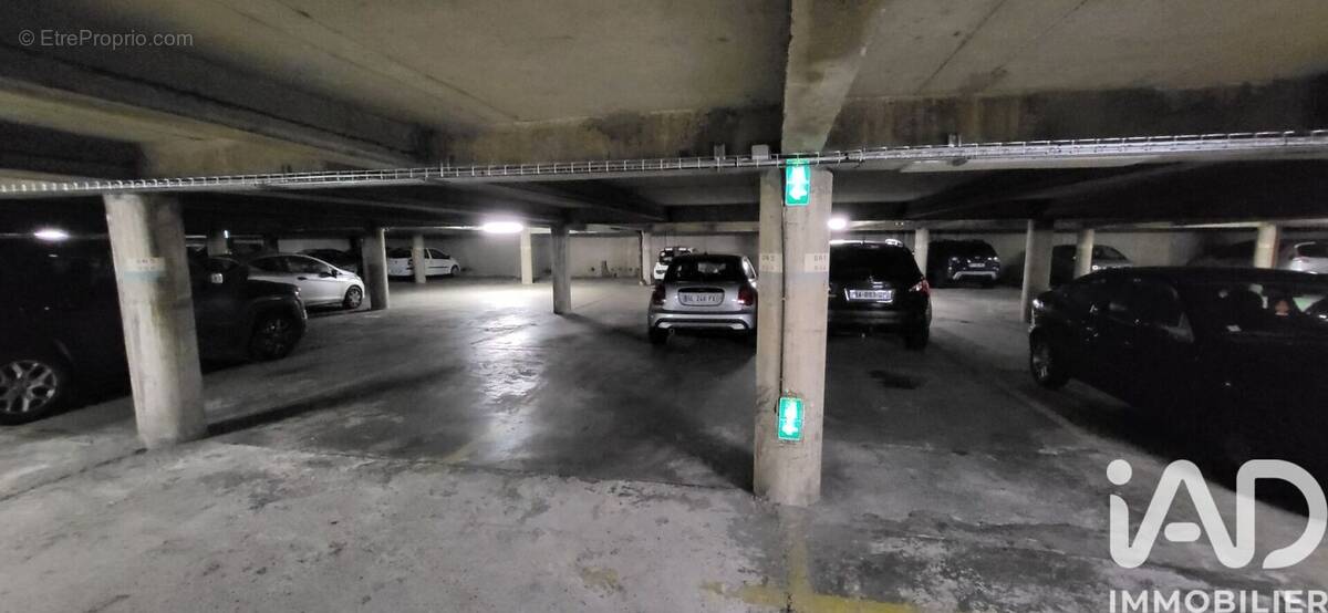 Photo 1 - Parking à NANTERRE