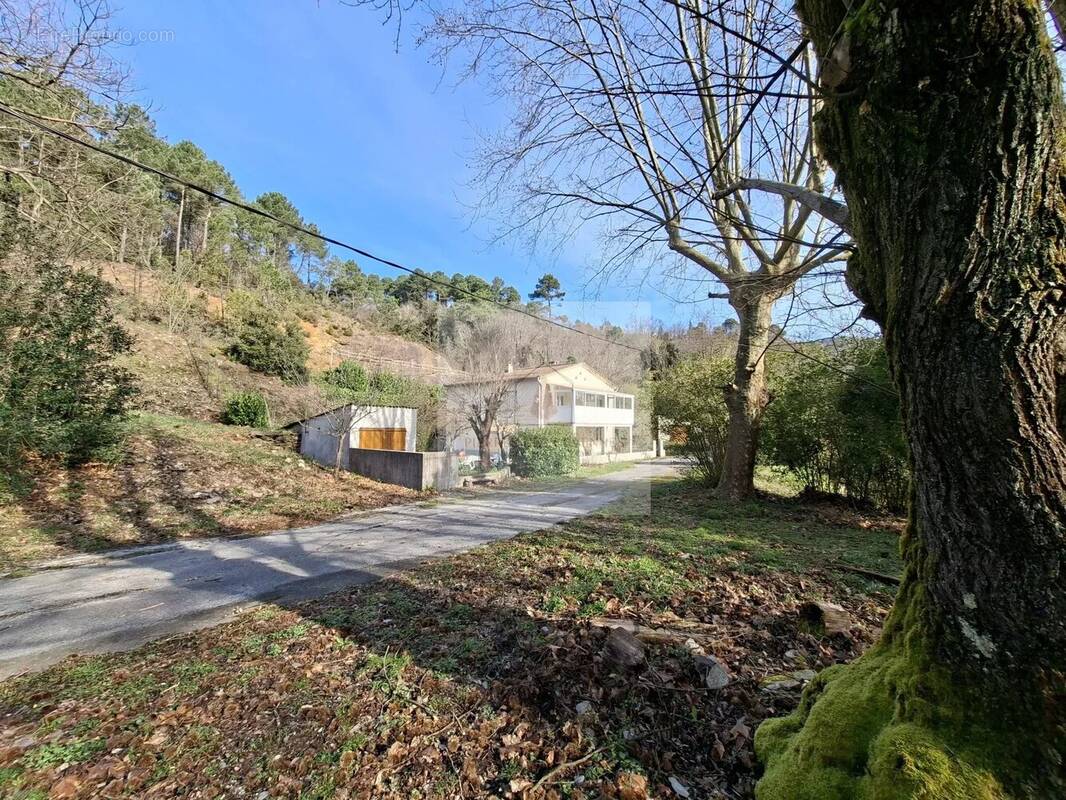 Maison à LE COLLET-DE-DEZE