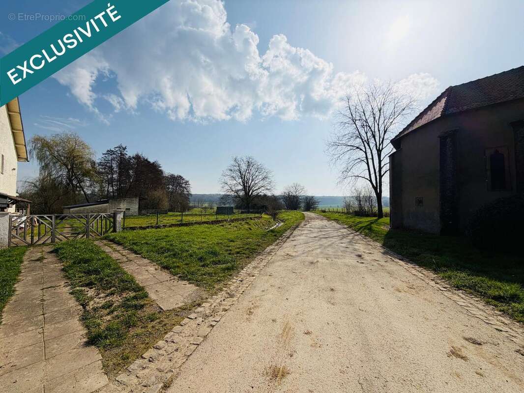 Terrain 881 m² à Breistroff-La-Grande  - photo 3