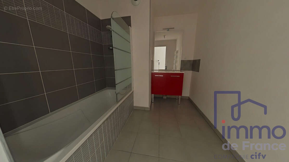 Appartement 63 m² à Saint-Etienne  - photo 7