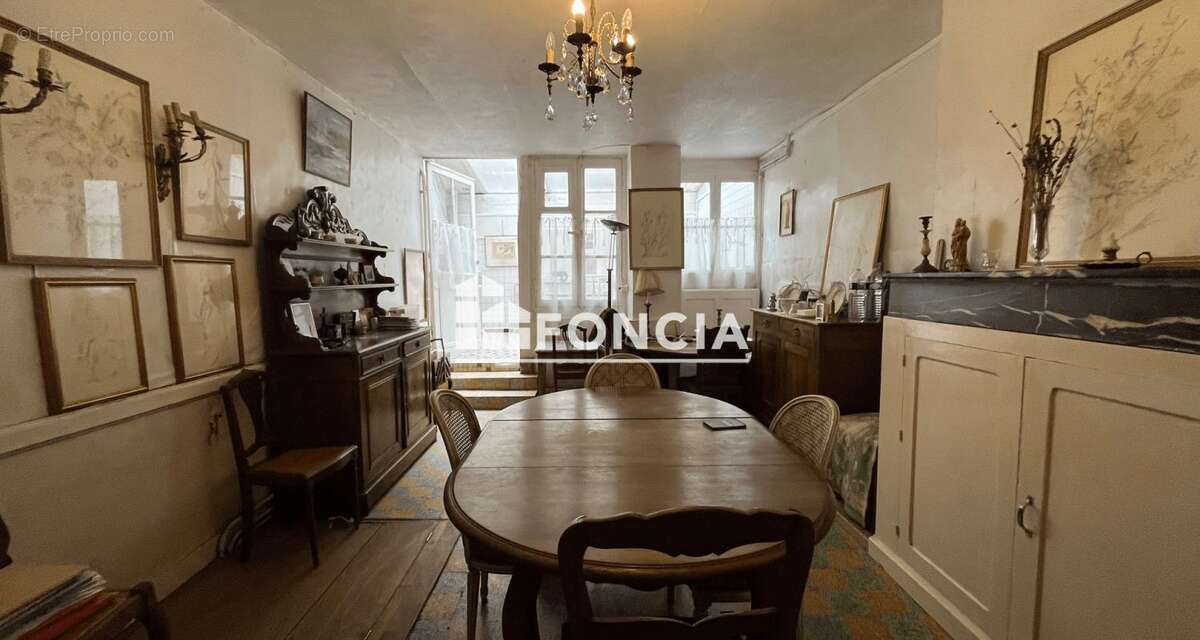 Maison à LA BAZOGE