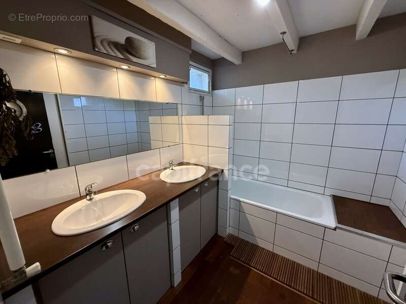 Le charme de l'ancien, le confort d'une rénovation soignée et un extérieur pensé pour profiter… sans les contraintes d'un grand  - photo 17
