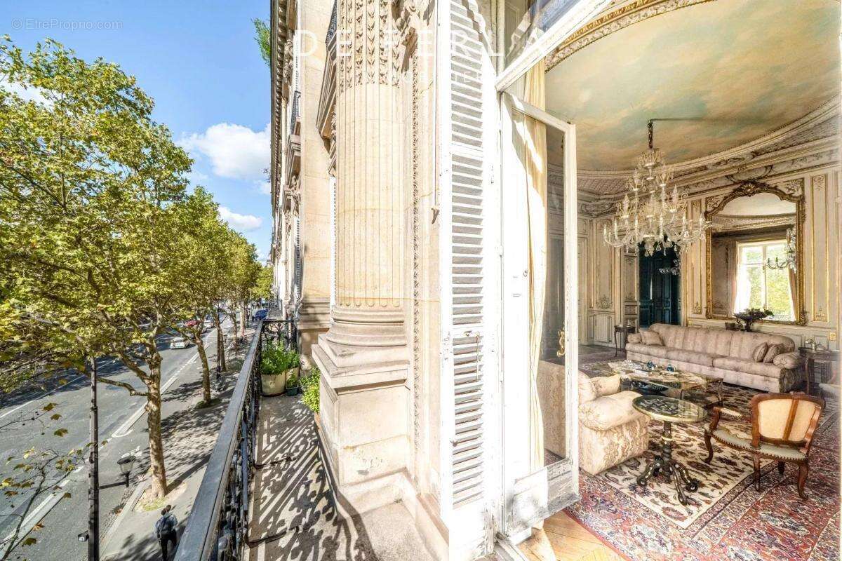 Appartement à PARIS-8E