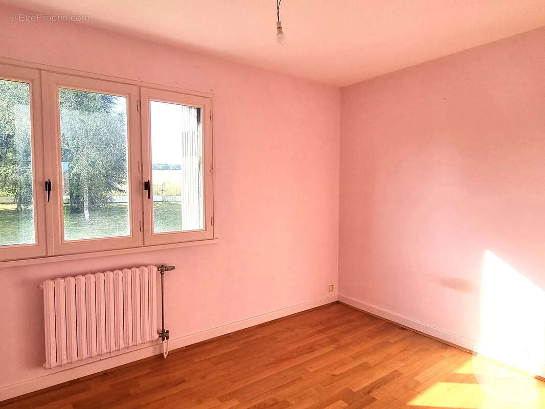 Maison 150 m² à Jalognes  - photo 9