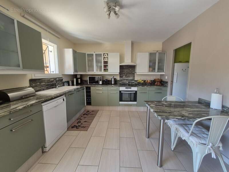 Maison à SOLLIES-VILLE