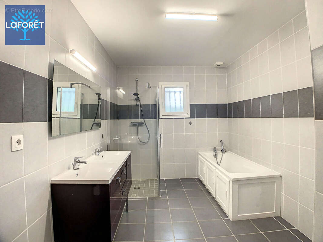 Maison à COURBEPINE