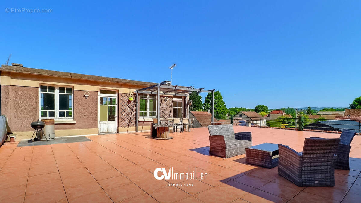 Appartement à SAINT-ETIENNE-DU-VAUVRAY