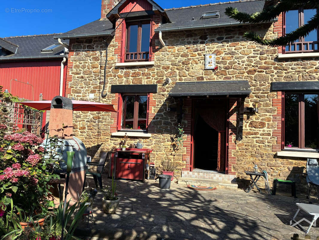 Charmante longère de 136 m2 sur 503 m2 de terrain à PLEURTUIT - photo 3