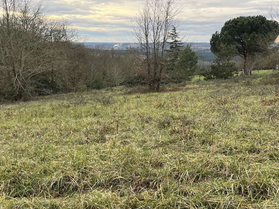 Terrain à LABASTIDE-CASTEL-AMOUROUX