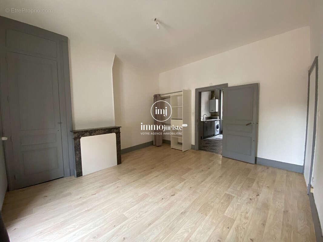 Appartement 328 m² à Limoges  - photo 2