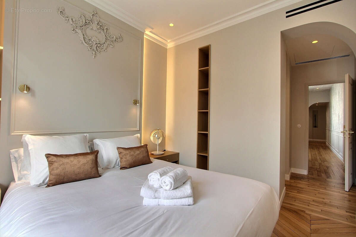 Appartement à PARIS-1E