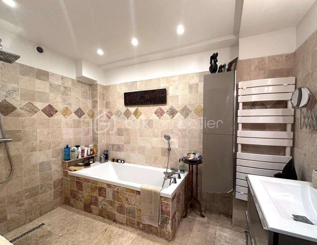 Maison à SAINT-LAURENT-DU-VAR