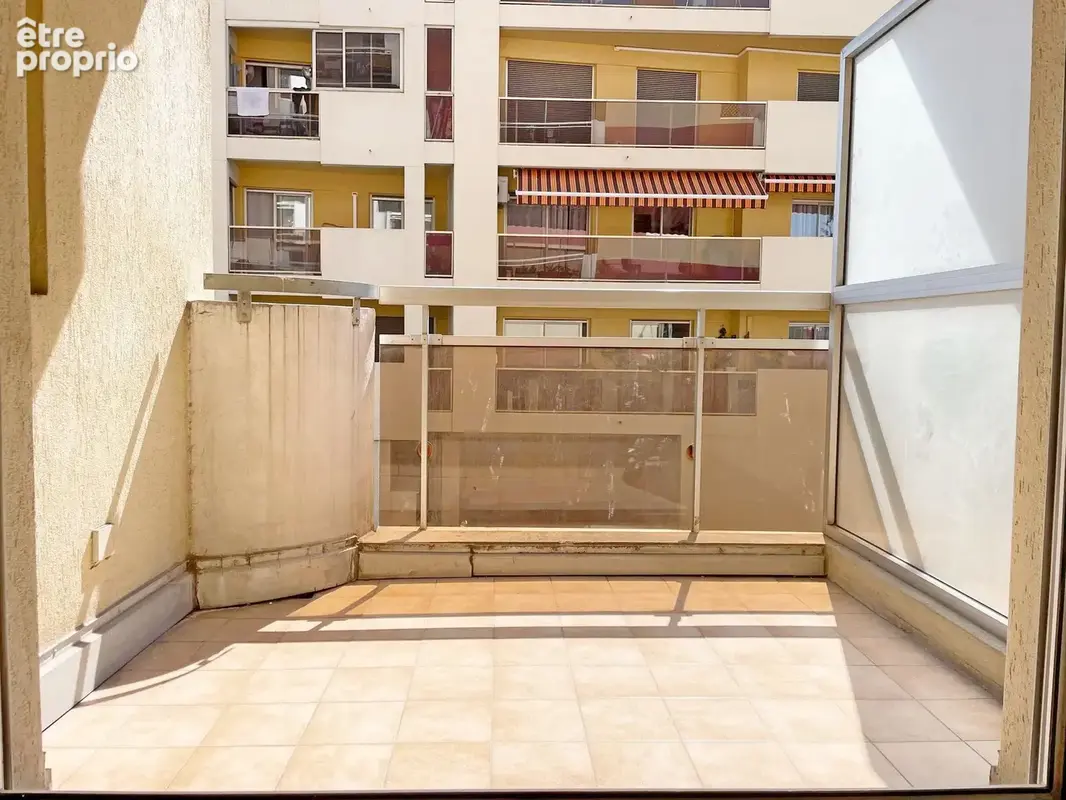 CROS DE CAGNES - Magnifique F1 de 28m2 entièrement refait à neuf - photo 2