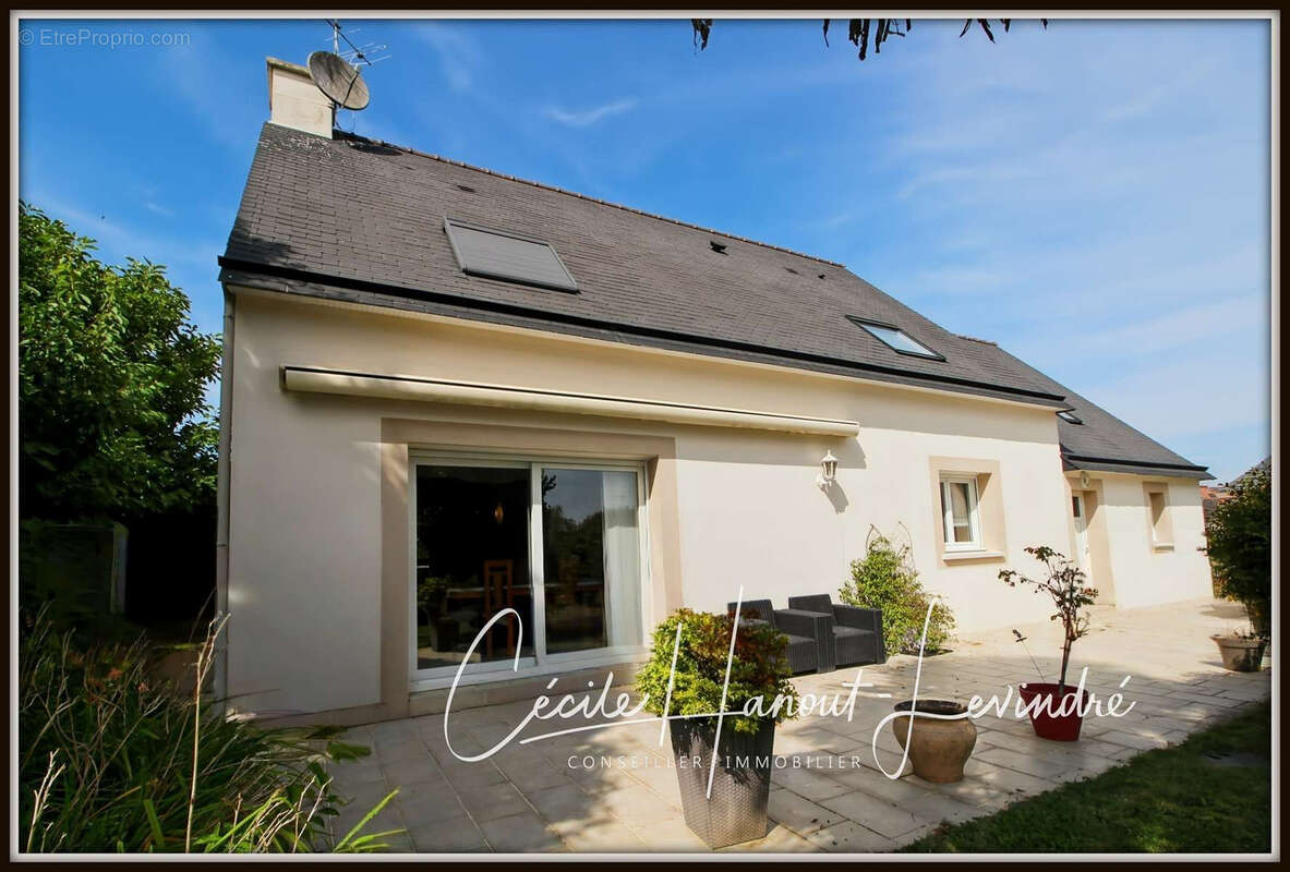 PLEINE-FOUGERES - Plein Bourg - 130 m2 - 4 chambres (dt 1 rdc) avec garage et dépendance - Terrain 777 m2 - photo 19