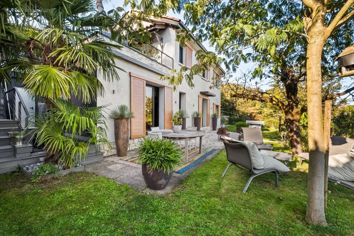 Maison à TASSIN-LA-DEMI-LUNE