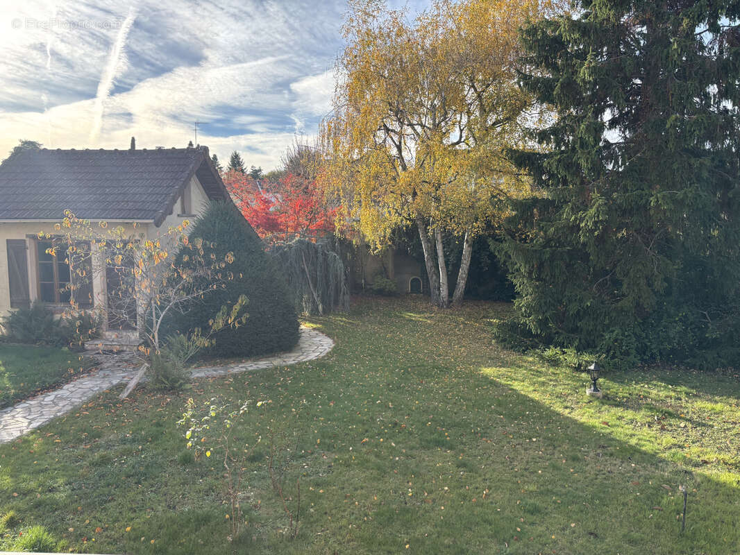 Maison à SAINTE-GENEVIEVE-DES-BOIS