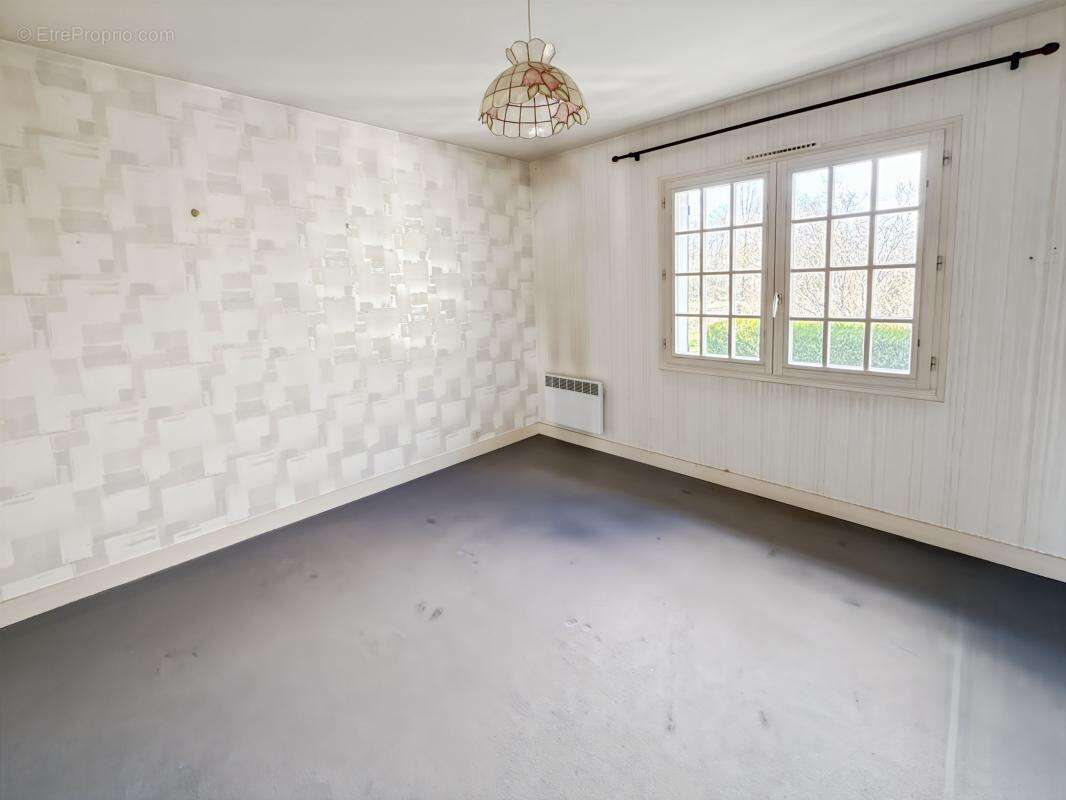  Exclusivité : Plain-pied sur sous-sol complet et grand terrain arboré  - photo 6