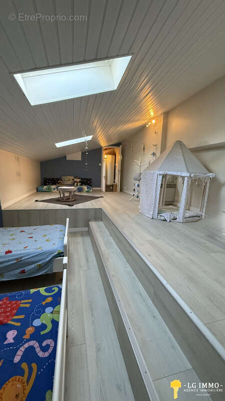 Maison à BRIE-SOUS-MORTAGNE