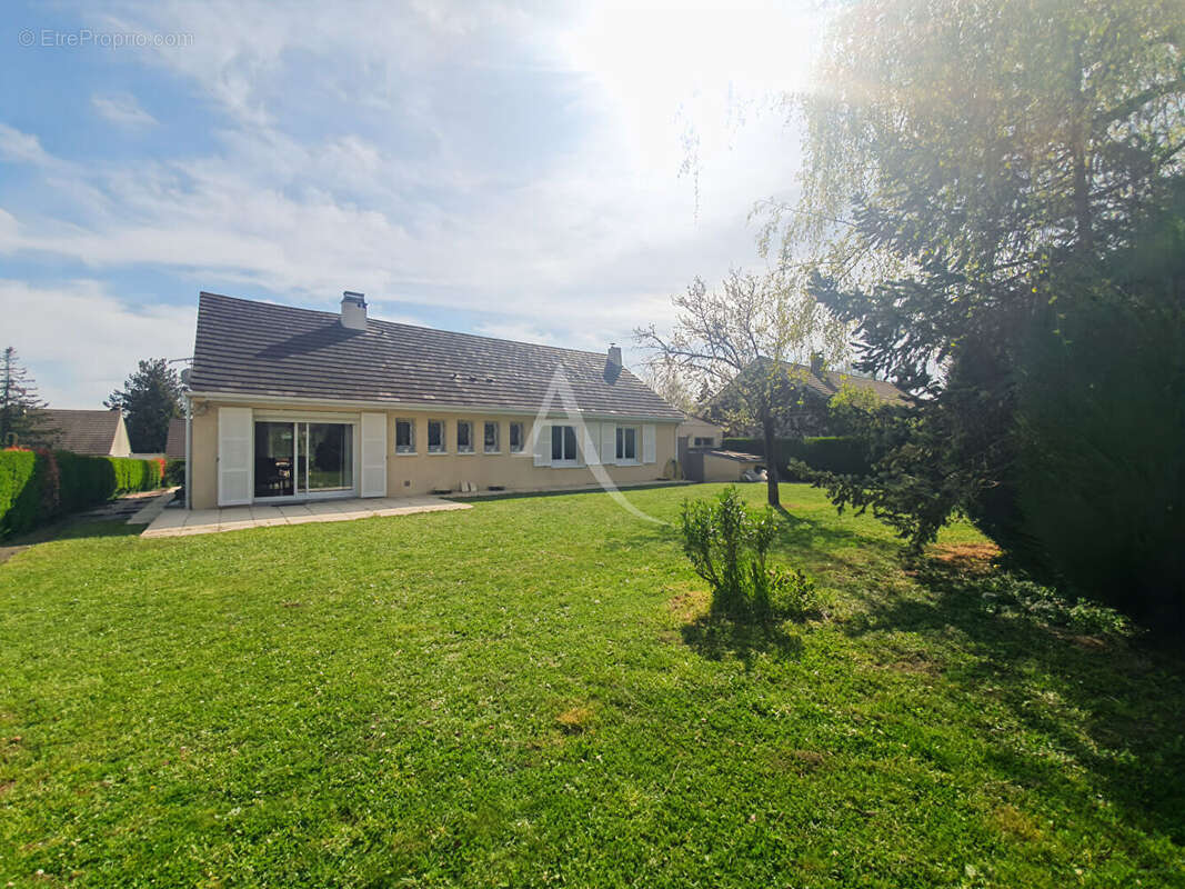 Maison à OINVILLE-SUR-MONTCIENT