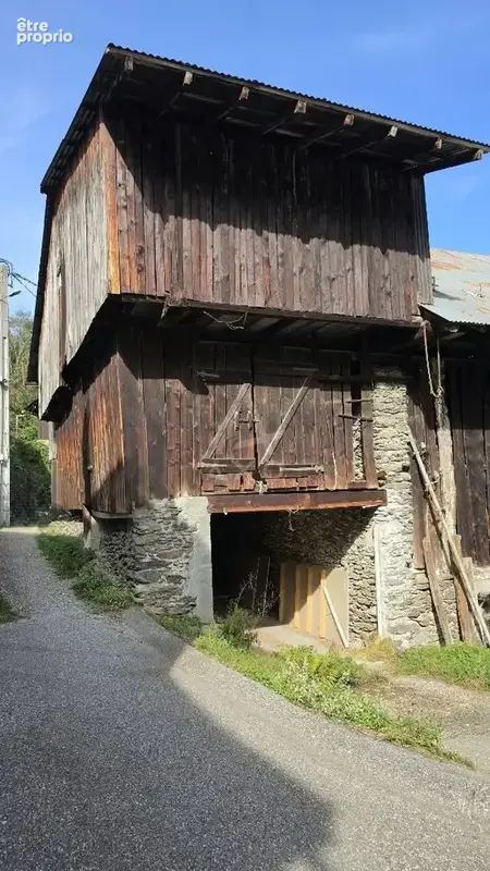 EXCLUSIVITÉ  Grange mitoyenne à rénover avec vue sur les montagnes  69 000  - photo 2