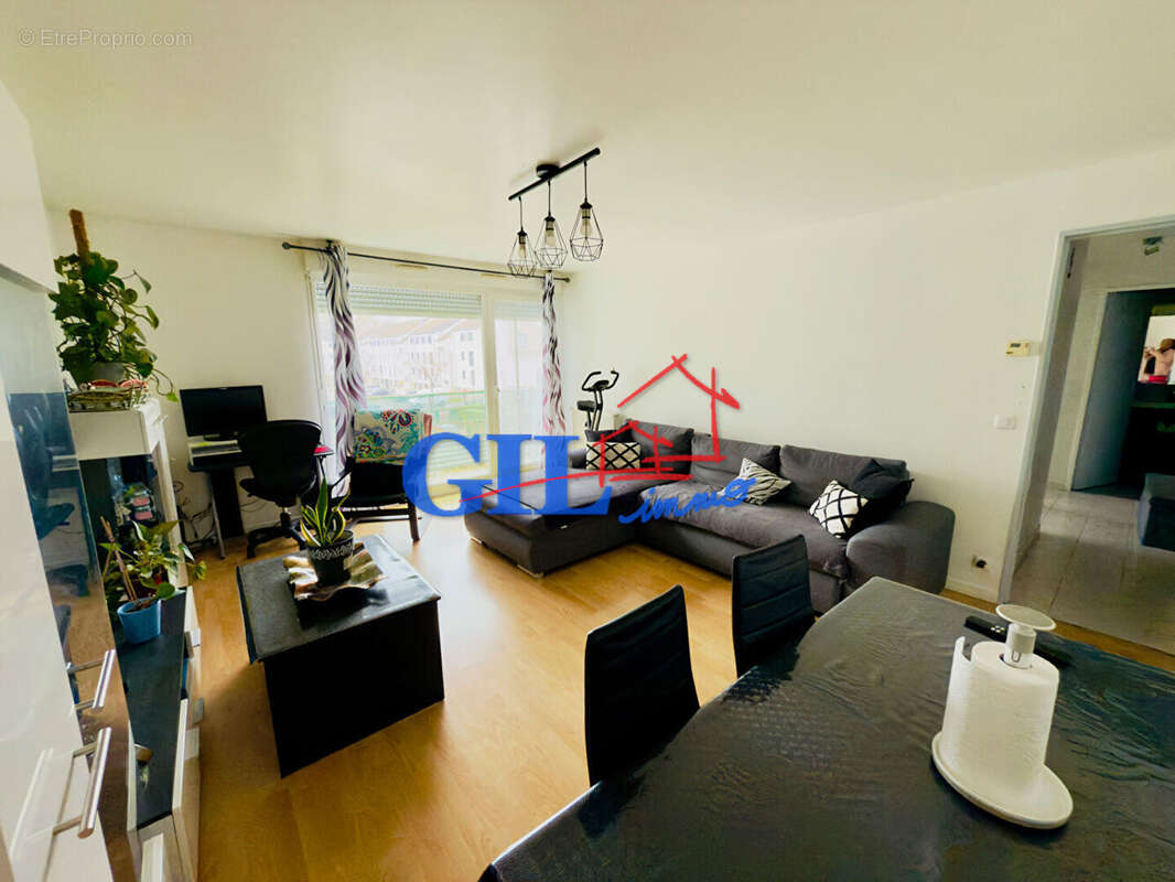 Appartement à SAVIGNY-LE-TEMPLE