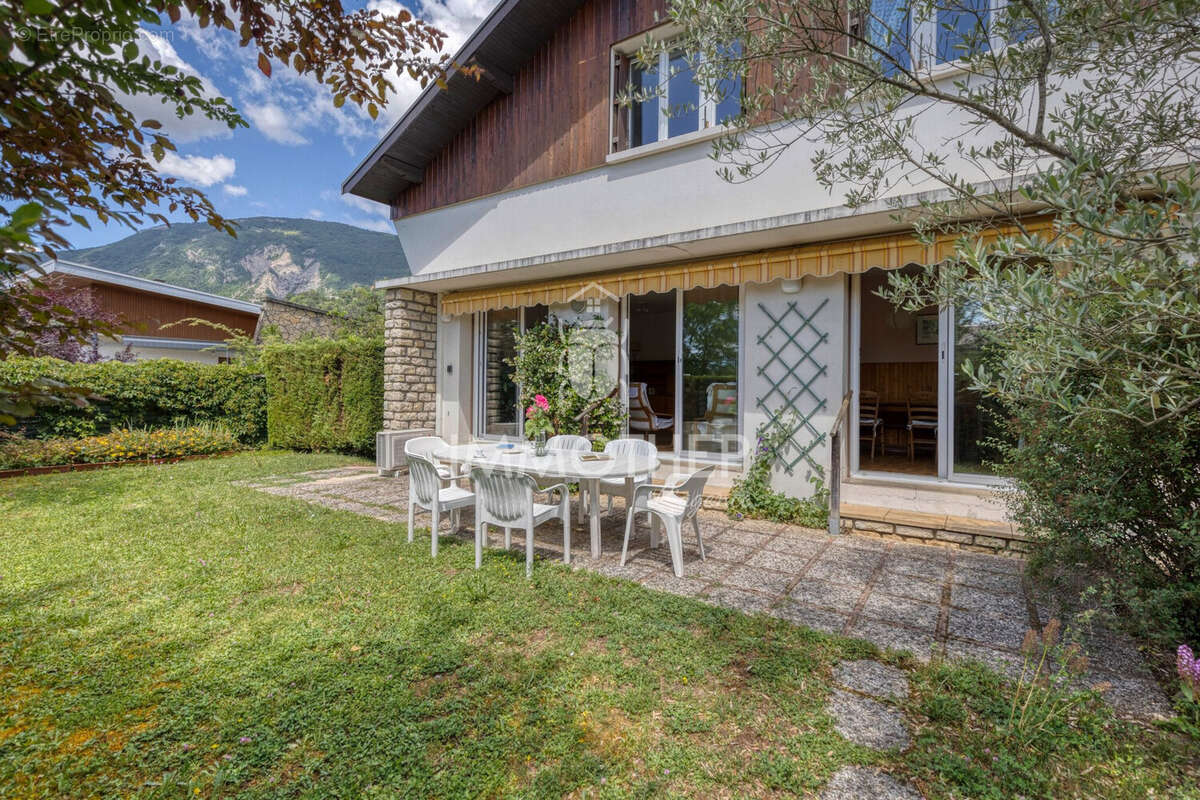 Maison à MEYLAN