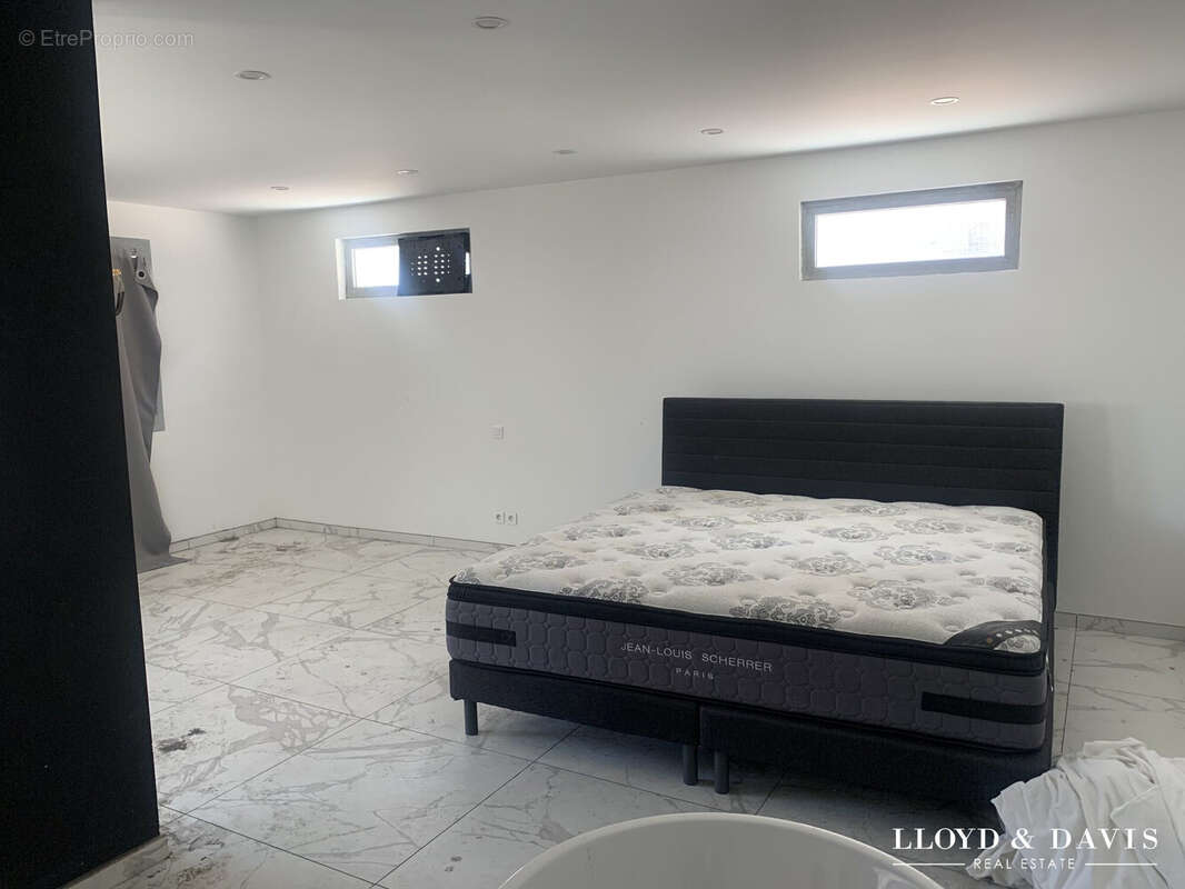 Commerce à MARSEILLE-11E