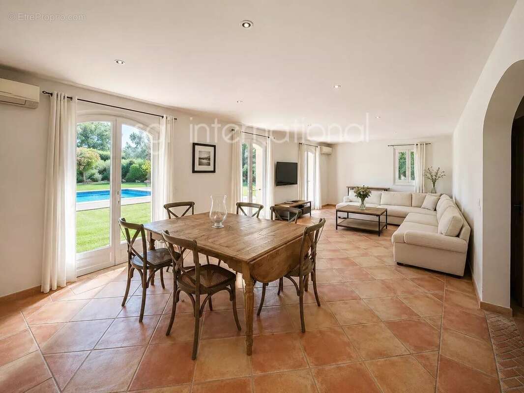 Ref 2361 - saint-tropez - villa provençale - proche centre - photo 5
