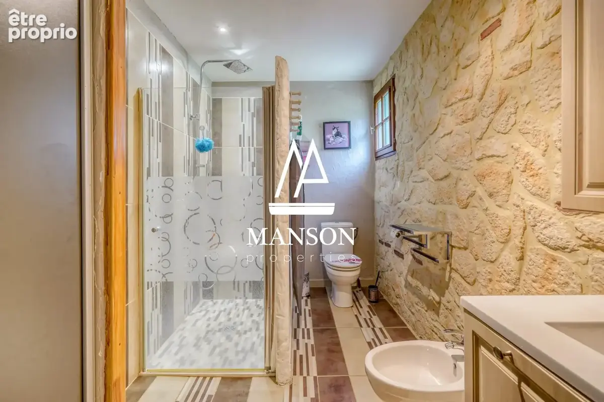 Maison 200 m² à Sainte-Eulalie  - photo 9