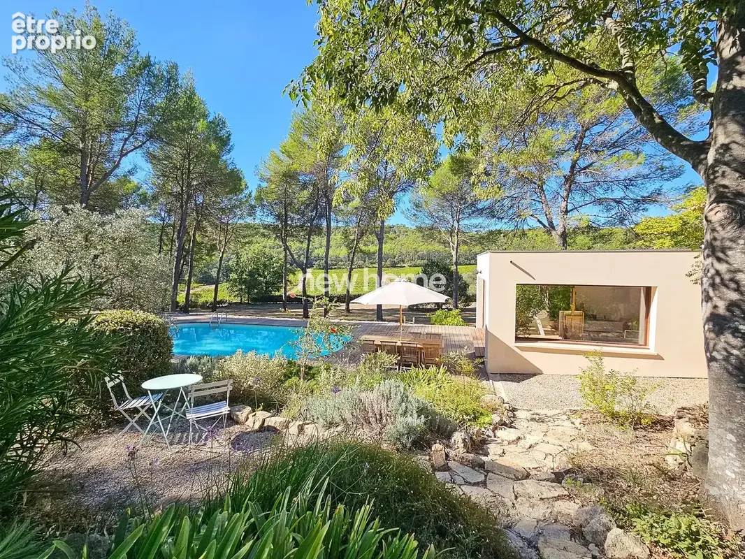 Lorgues – Propriété en pierre rénovée avec piscine et vue sur les vignes - photo 2