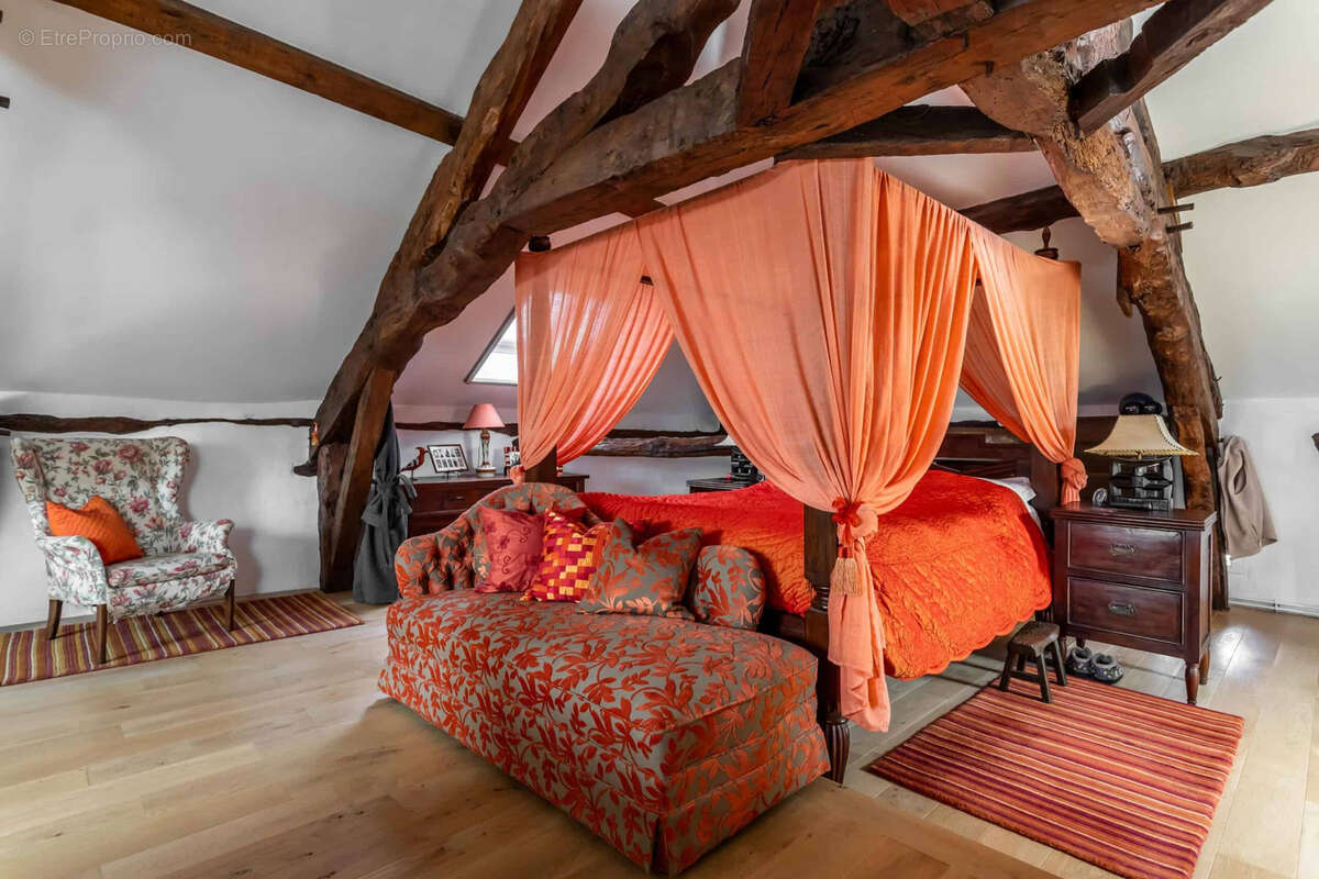 Maison de campagne avec piscine, dépendances, grange, terrain. - photo 12