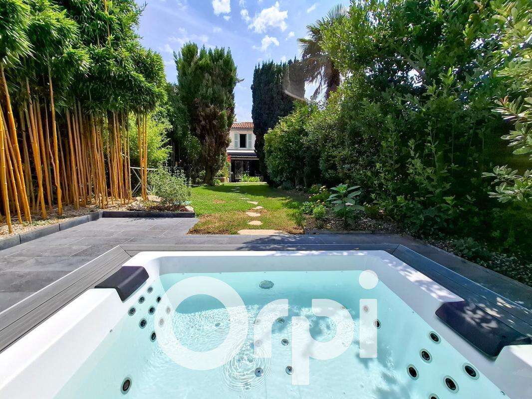 Villa d'exception avec vue mer – Une adresse prestigieuse au cœur de La Rochelle - photo 10