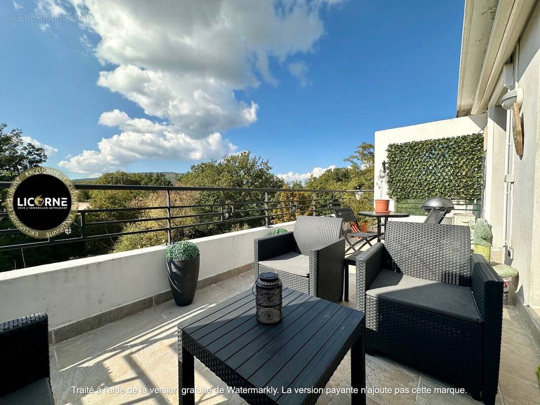 Appartement à LE PUY-SAINTE-REPARADE