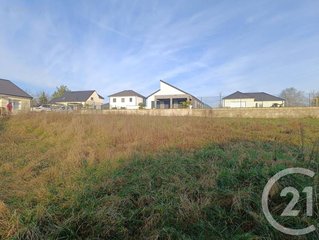 Terrain à MONCETZ-LONGEVAS