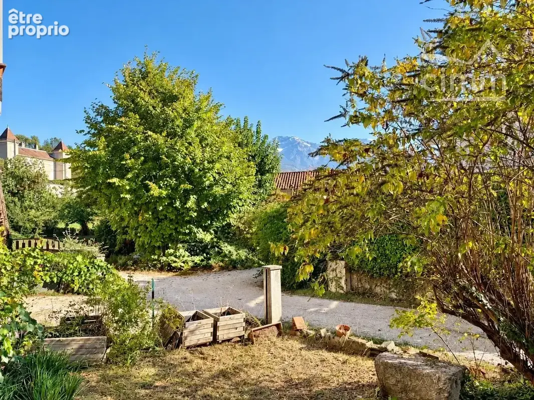 Saint-Nazaire-les-Eymes – Maison de village en pierre de 105 m² avec jardin - photo 11