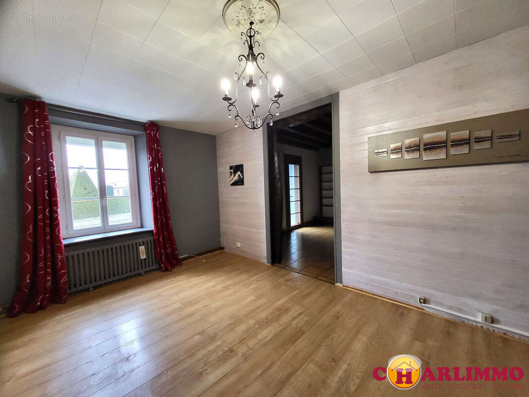 Maison à SAINT-JUNIEN