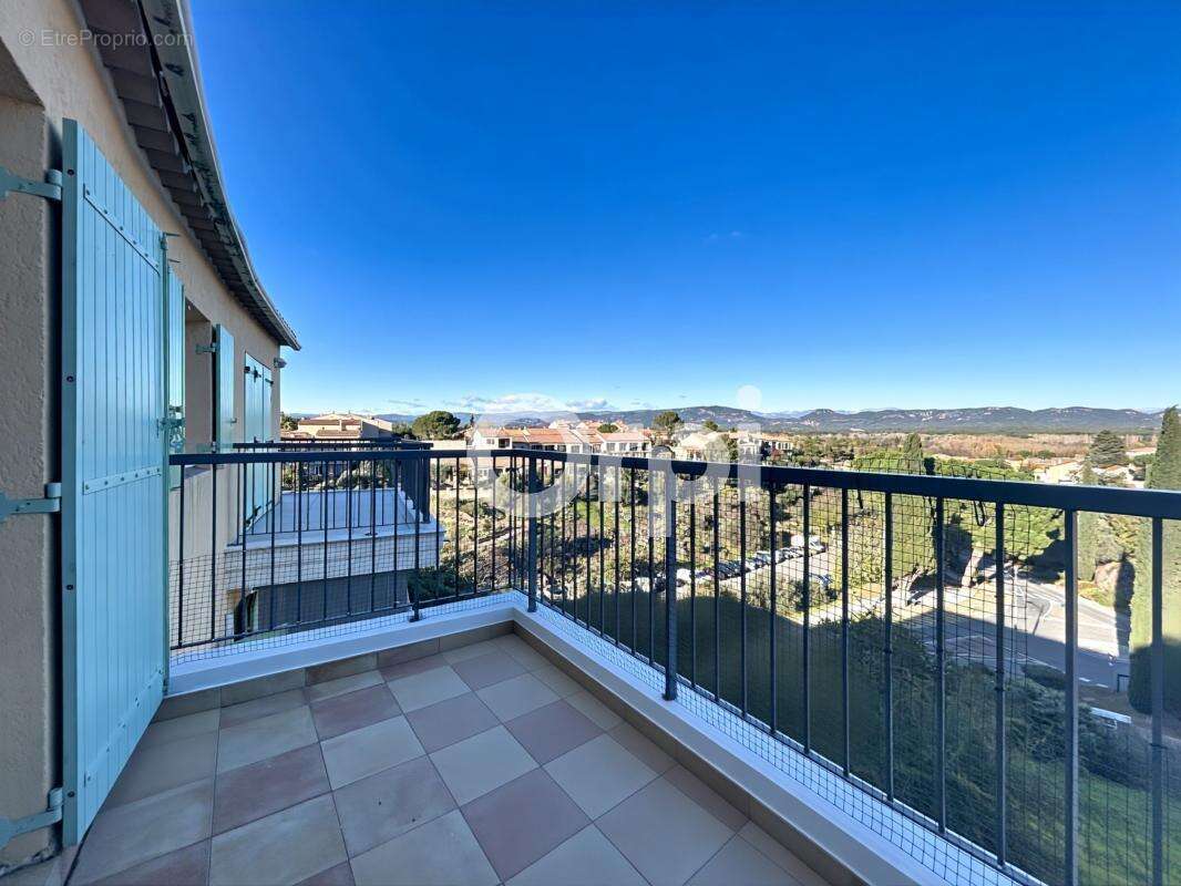 Appartement à ROQUEBRUNE-SUR-ARGENS