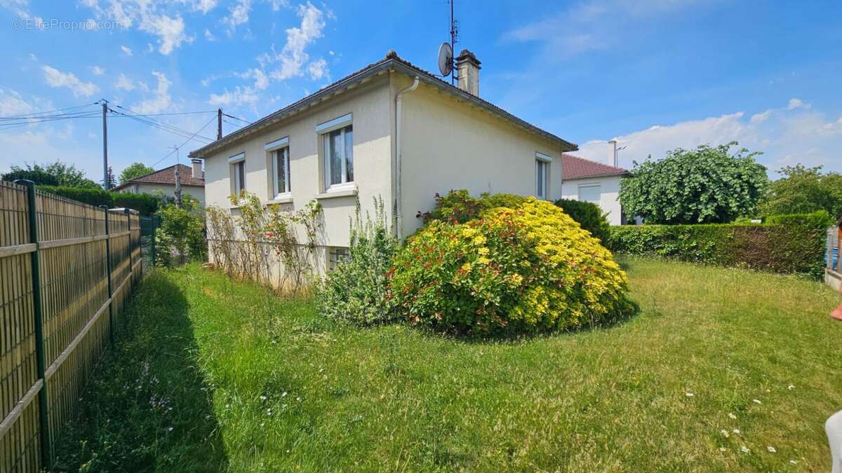 Maison à HOUDAN
