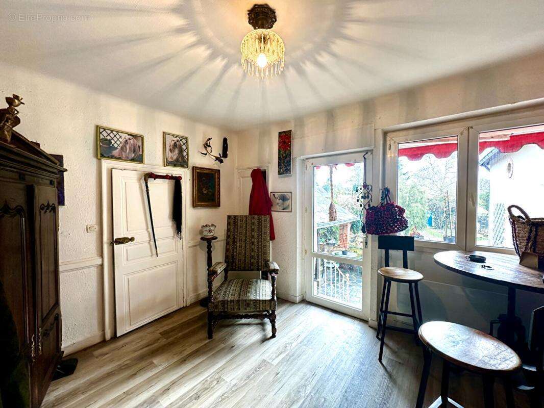 Maison à MONTIGNE-LES-RAIRIES