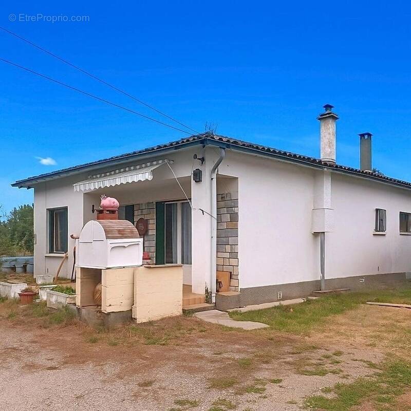 Photo 1 - Maison à SAINTE-FOY-DE-PEYROLIERES