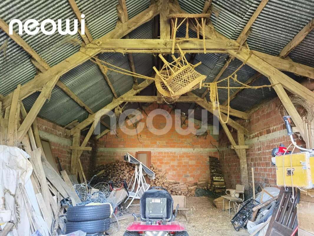 Terrain à SAINT-MAMET-LA-SALVETAT