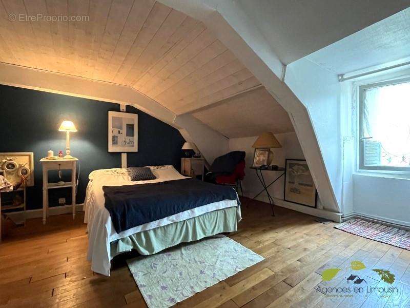 Maison à SAINT-LEONARD-DE-NOBLAT