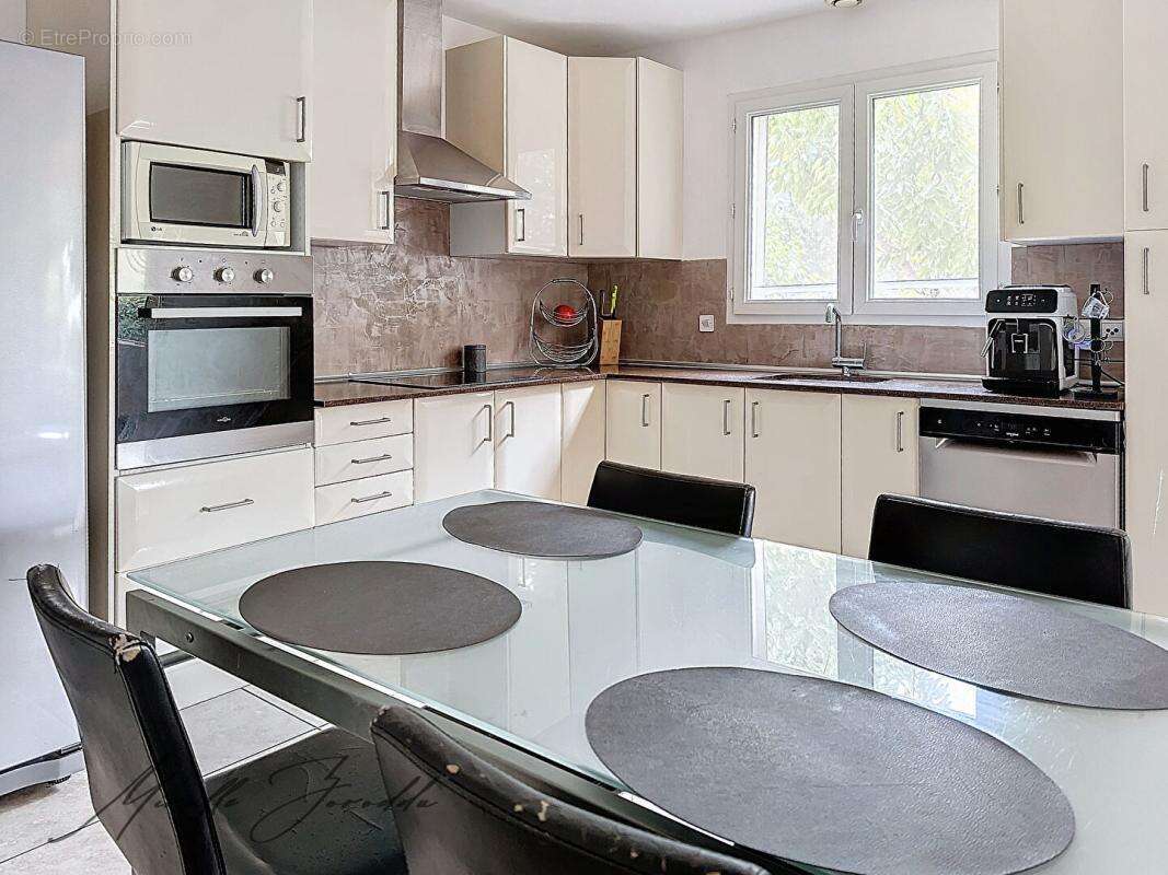 Maison à JONQUIERES-SAINT-VINCENT