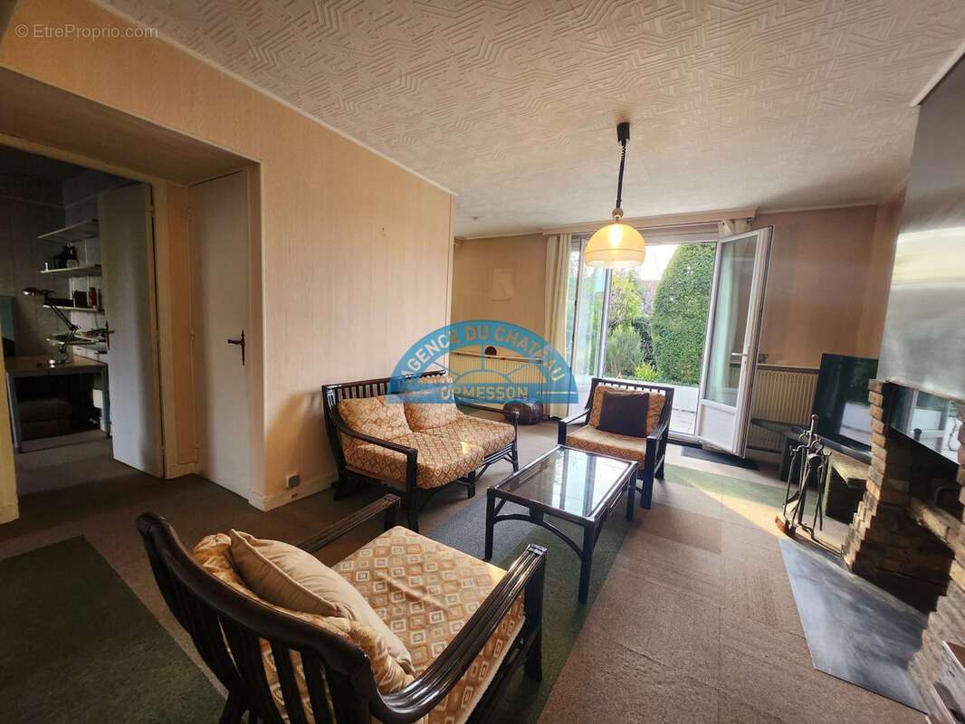 Maison à CHENNEVIERES-SUR-MARNE