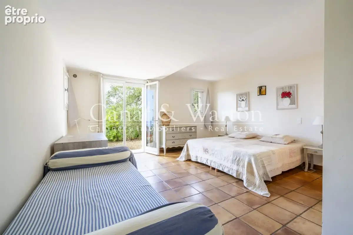 Au rayol: villa avec piscine offrant une vue mer panoramique - photo 10