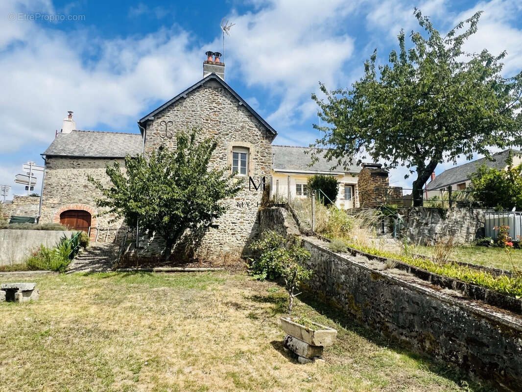 Maison à SAINT-LEONARD-DES-BOIS